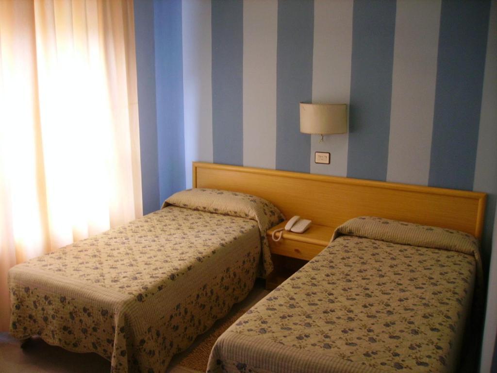 Hotel Valle Del Jerte Los Arenales Oda fotoğraf
